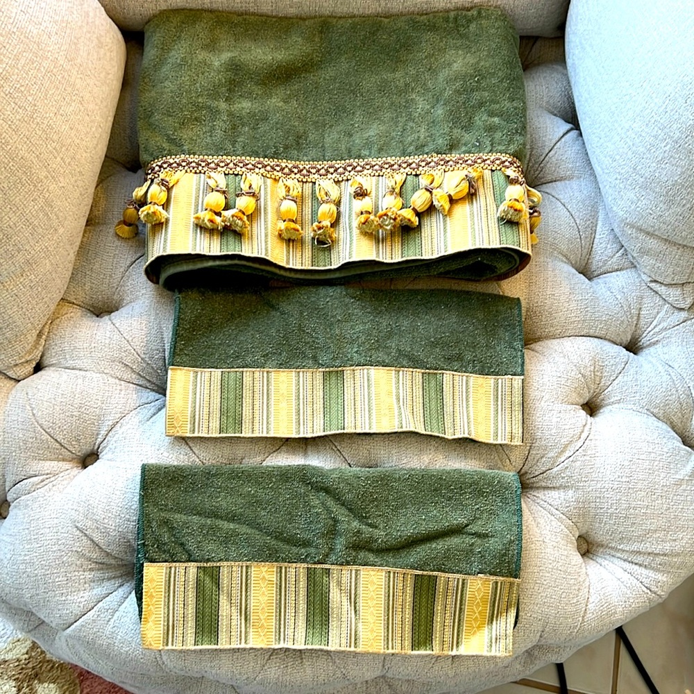 Decorative Towel Set